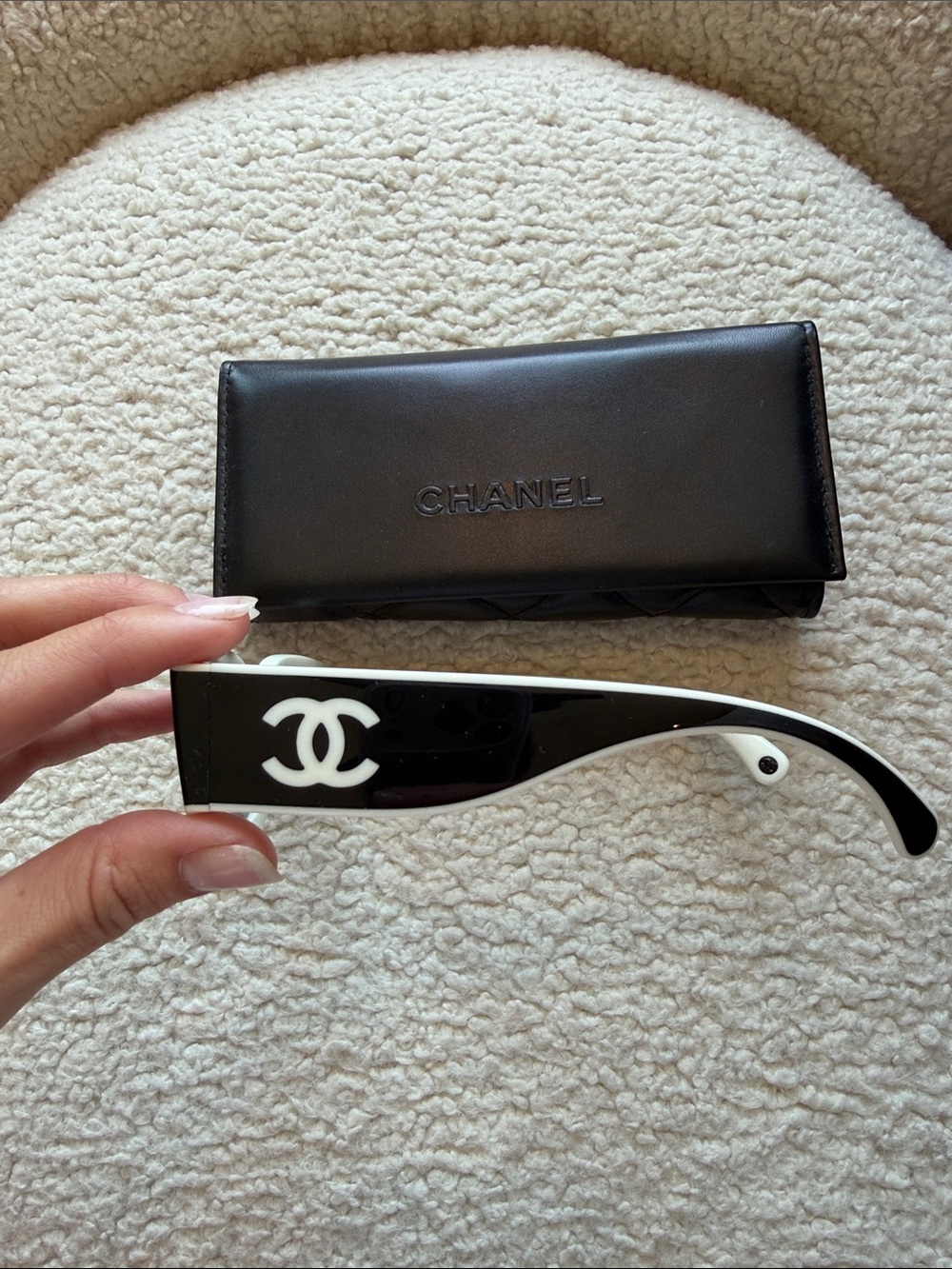 CHANEL Cat Eye Acetate Retro Sunglasses / Black Cream New - Picture 3 of 8
